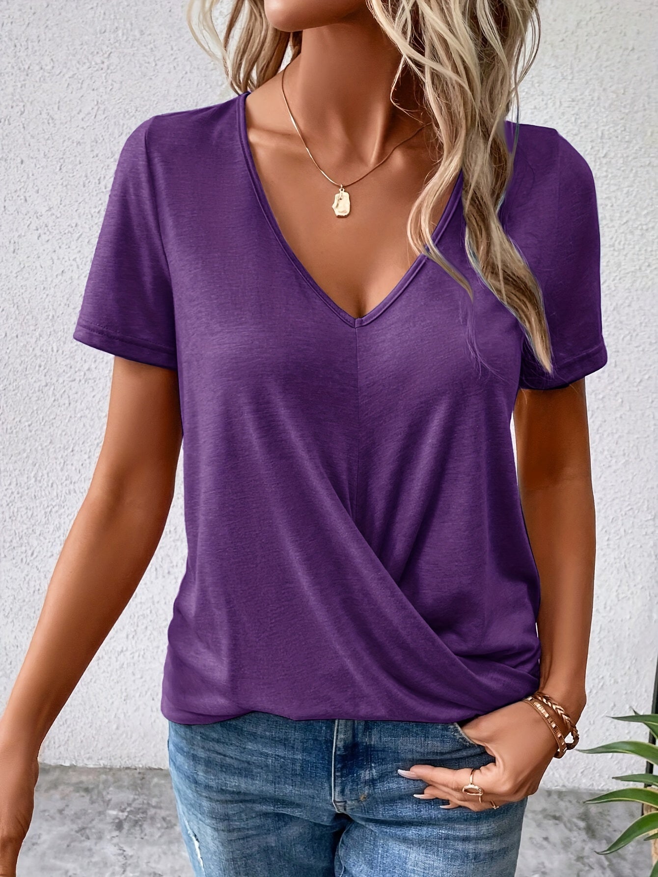 Miano® | Lianna™ - T-shirt à col en V avec ourlet twisté