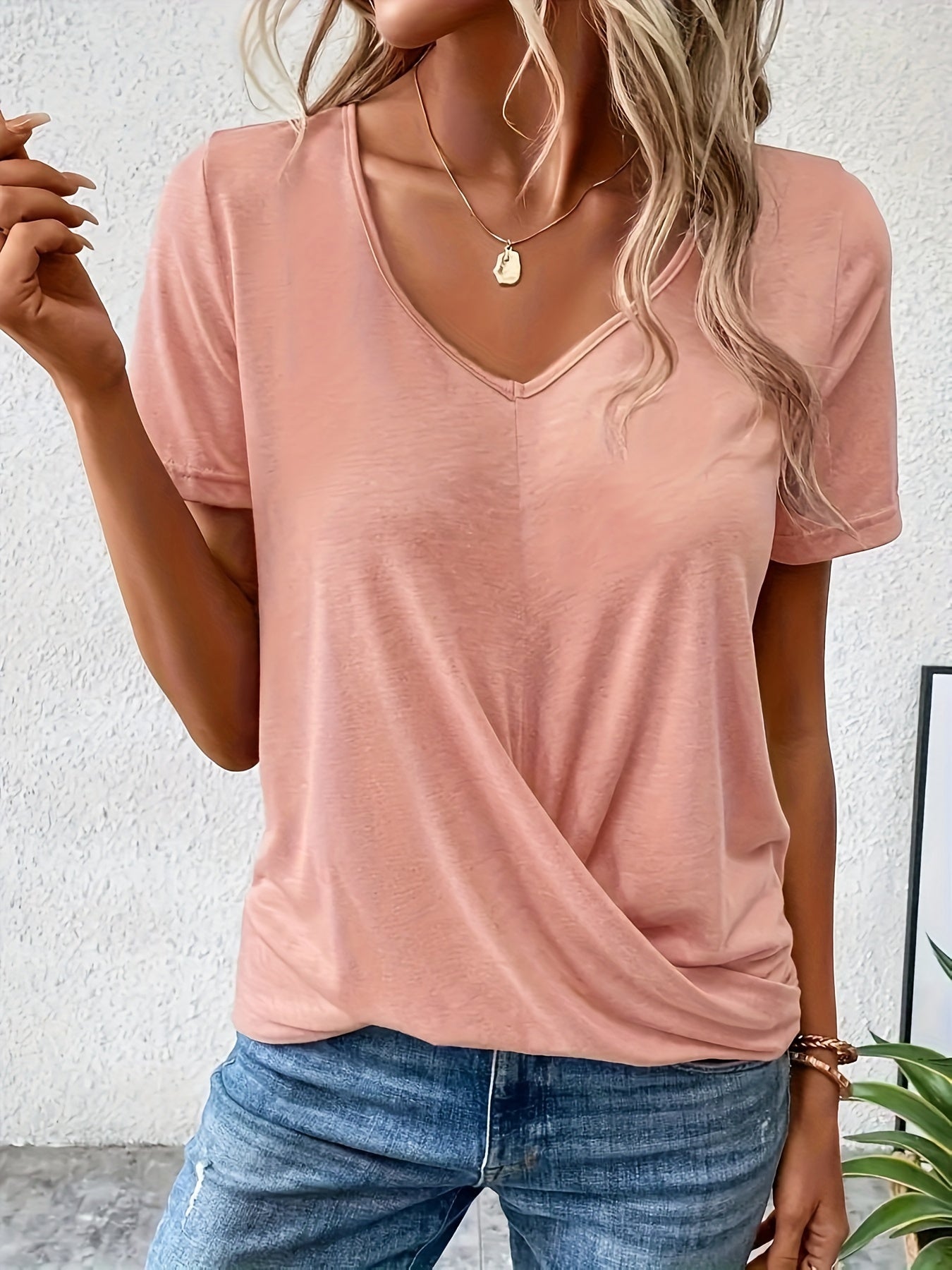 Miano® | Lianna™ - T-shirt à col en V avec ourlet twisté