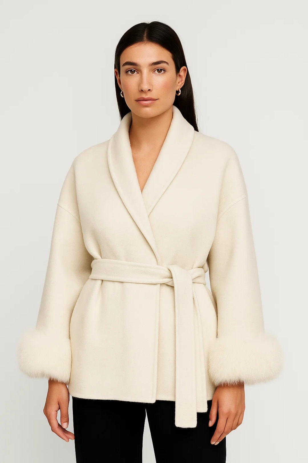 Miano® | Veste élégante avec ceinture et poignets en fourrure | Disponible en gris et ivoire
