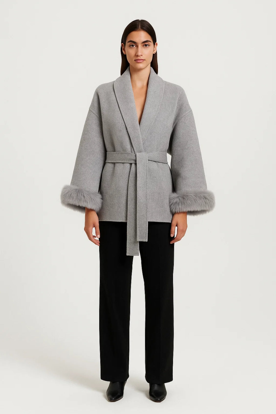 Miano® | Veste élégante avec ceinture et poignets en fourrure | Disponible en gris et ivoire