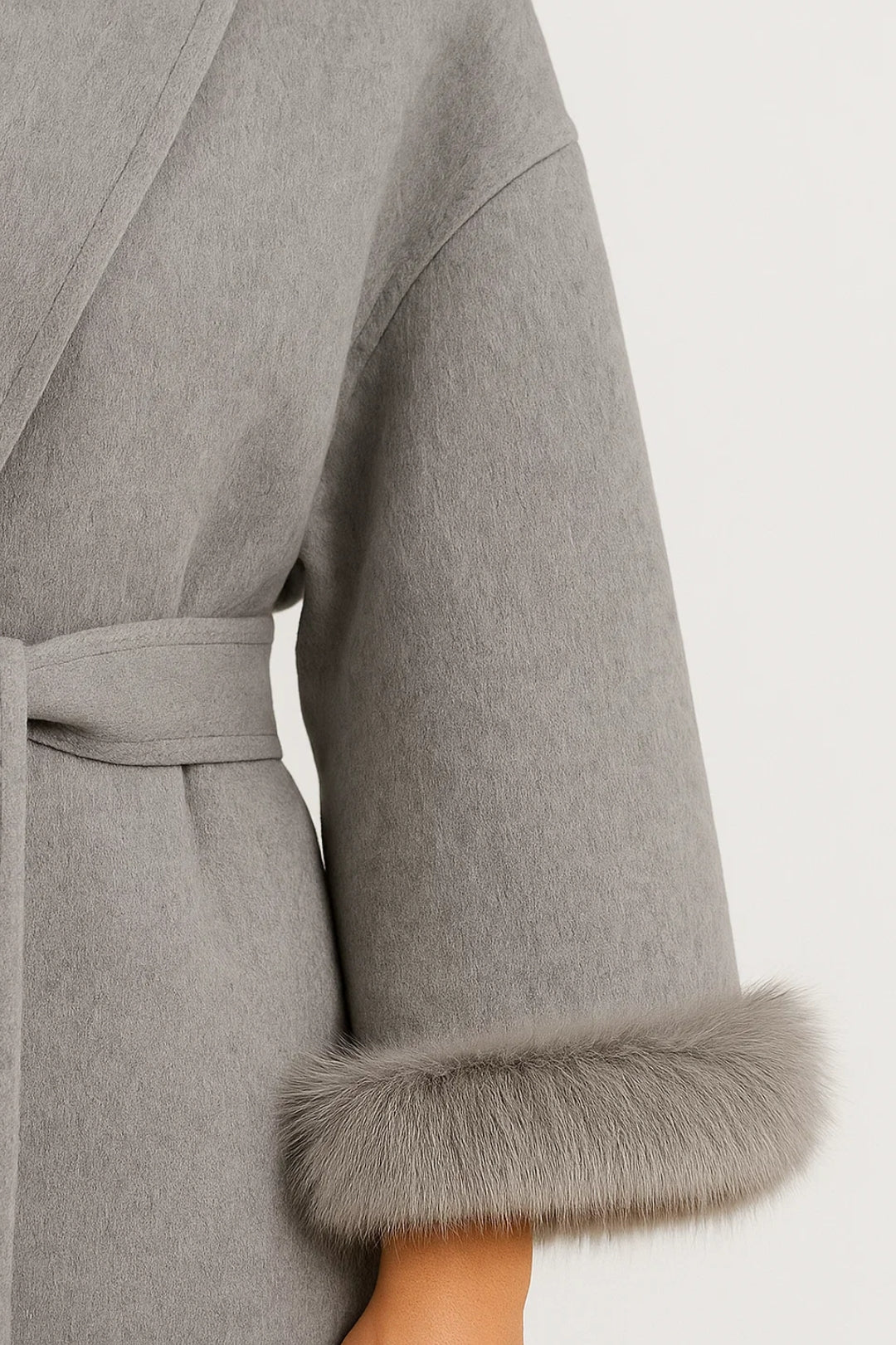 Miano® | Veste élégante avec ceinture et poignets en fourrure | Disponible en gris et ivoire